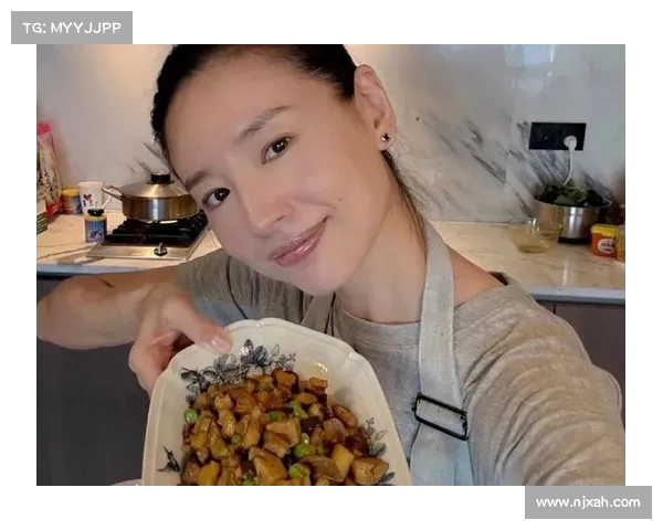 董洁分享鳗鱼炒饭做法,食材平价却超级美味,网友直呼想立刻试试 董洁分享鳗鱼炒饭做法,食材平价却超级美味,网友直呼想立刻试试